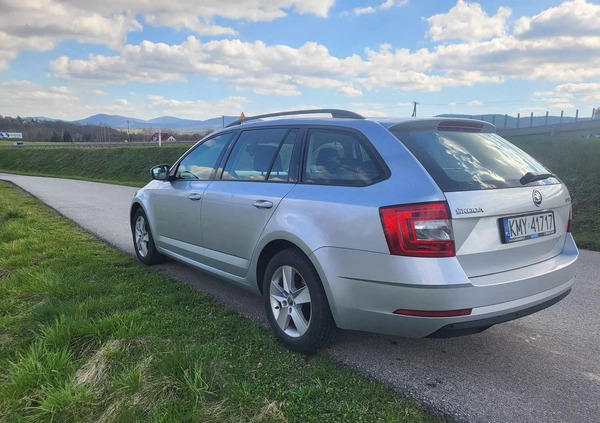 Skoda Octavia cena 48900 przebieg: 189000, rok produkcji 2018 z Trzcianka małe 67